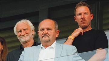 Beim EM-Finale der deutschen U21-Junioren waren Bundestrainer Julian Nagelsmann (r) und DFB-Sportdirektor Rudi Völler (l) vor Ort in der Slowakei.