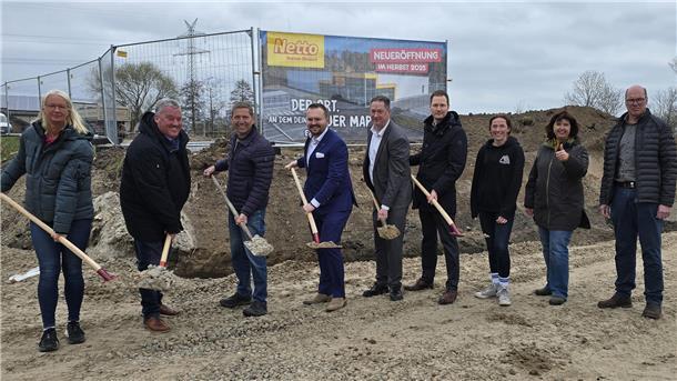 Foto vom ersten Spatenstich für einen neuen Netto-Markt in der Wesermarsch.