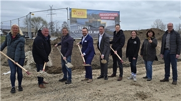 Foto vom ersten Spatenstich für einen neuen Netto-Markt in der Wesermarsch.