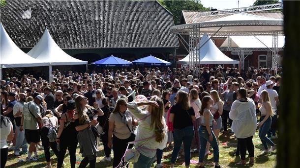 Beim Frühtanz in Steinau werden wieder viele Menschen zusammenkommen.