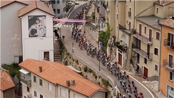 Beim Giro d’Italia kam es auf der sechsten Etappe zum Massensturz.
