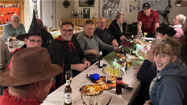 Mit dem Blasrohr auf Punktejagd gegangen Halloween-Schießen des Golzwarder Schützenvereins