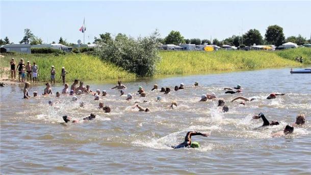 Hermann-Allmers-Schwimmen in der Weser: Auf die Plätze, fertig, los! Beim Hermann-Allmers-Schwimmen in Sandstedt waren in der Vergangenheit schon bis zu 130 Teilnehmer dabei.