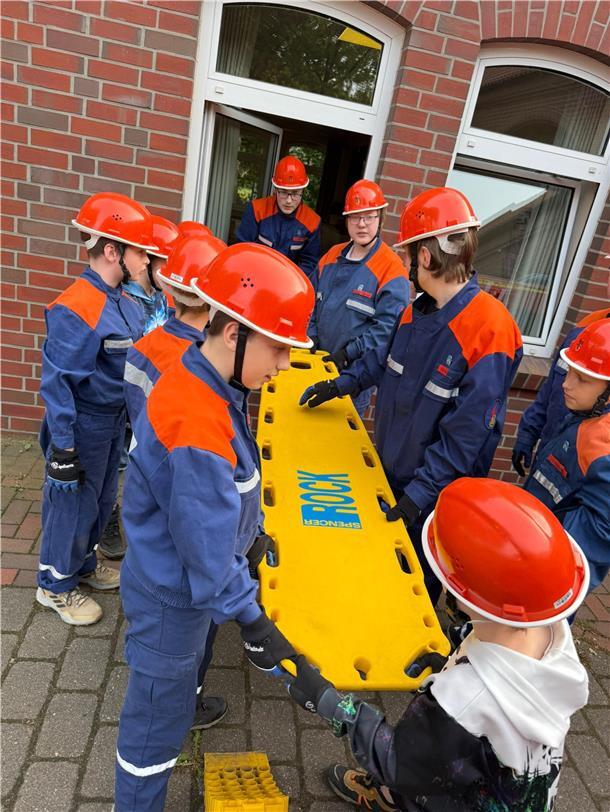 Beim Kreisorientierungsmarsch der Kinder- und Jugendfeuerwehren im Landkreis Rotenburg müssen die Teams Aufgaben meistern.