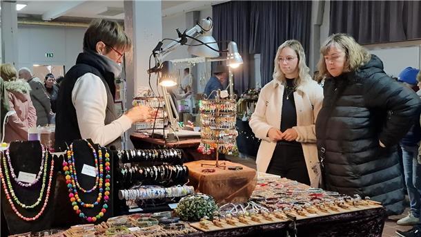Messestand mit Schmuck