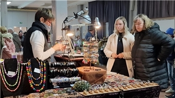 Messestand mit Schmuck