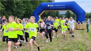 Das Foto zeigt den Schülerlauf in Blexen im vergangenen Jahr. Er fand im Rahmen des Nordsee-Firmenlaufs statt. Auch in diesem Jahr wird es beide Laufveranstaltungen geben.