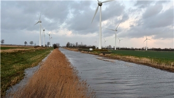 Beim Orkantief „Sabine“ sind die Anwohner in Dorum noch einmal mit einem blauen Auge davongekommen. In Wangerooge ist der Strand weg.