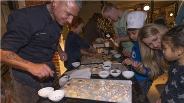 Beim Keksebacken war die Freude allen ins Gesicht geschrieben. 