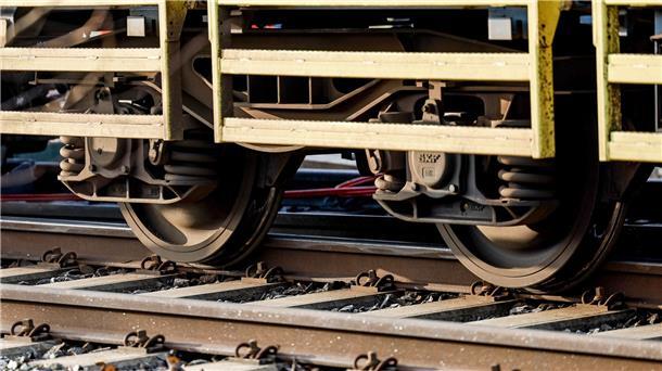 Sperrung der Autozugstrecke nach Sylt aufgehoben Beim Rangieren sind mehrere Waggons eines Autozuges in Niebüll entgleist.