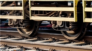 Beim Rangieren sind mehrere Waggons eines Autozuges in Niebüll entgleist.