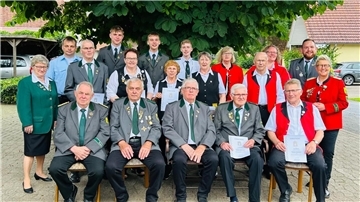 Langjährige Mitglieder des Schützenvereins Hesedorf beim Schützenfest in Hesedorf.