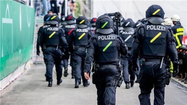 79 Verletzte nach Ost-Duell von Jena gegen Chemie Leipzig Beim Spiel von Jena gegen Leipzig kam es zu Ausschreitungen.