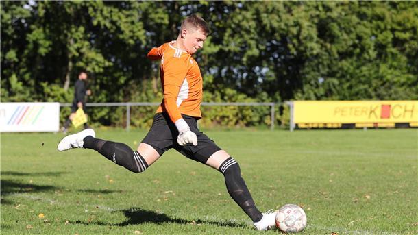  Torwart Phil Schaffarzyk vom SV Phiesewarden