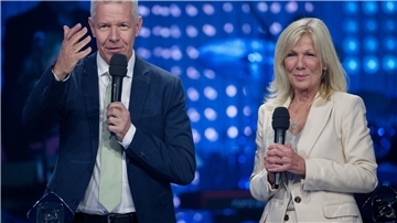 Bekamen beim Grimme-Preis in Marl (NRW) im April eine besondere Ehrung der Verleiher: Peter Kloeppel und Ulrike von der Groeben. (Archivbild)