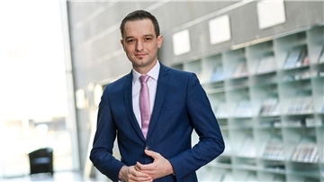 Benjamin Strasser (FDP), Parlamentarischer Staatssekretär, ist für einen Bürokratieabbau im Kampf gegen die Rezession.
