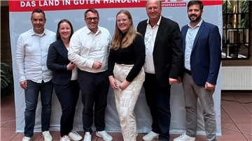 Bereits im Wahlkampfmodus für die Europawahl im kommenden Jahr (von links): Oliver Lottke, MdL (von links), Corinna Lange, MdL, Tieme Woelken, MdEP, Spitzenkandidatin im Bezirk Nord-Niedersachsen, Kristi Elle, Uwe Santjer, Bezirksvorsitzender, Daniel Schneider, MdB