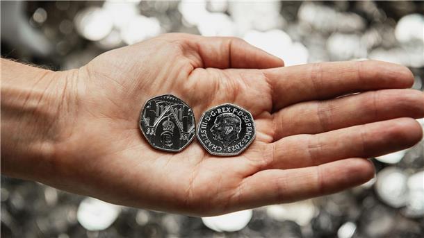 Neue 50-Pence-Münze mit Bild von Charles erinnert an Krönung Bereits zum zweiten Mal ziert ein Motiv mit König Charles III. eine britische 50-Pence-Münze.