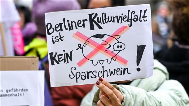 Berlins Kultur soll knapp zwölf Prozent ihres bislang geplanten Budgets einsparen. (Archivbild)