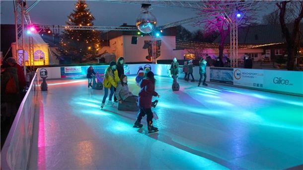 Besonders um eine Eisbahn geht es bei der aktuellen Weihnachtsmarkt-Debatte.
