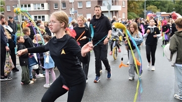 Besonders viele Teilnehmer schickte beim Stadtfest-Umzug der SV Nordenham ins Rennen.