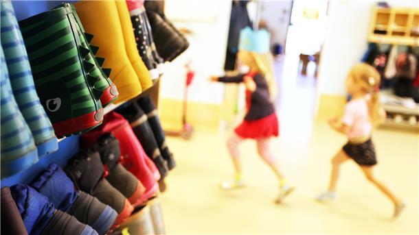 Besonders zufrieden sind die Teilnehmerinnen und Teilnehmer mit der Lebensqualität, der Kinderbetreuung, dem Schulangebot, der Nähe zu Kunden und Absatzmärkten sowie den Straßenverbindungen in der Wesermarsch.