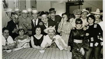 Beste Stimmung beim VfL-Kostümfest bei Korte im Februar 1960.
