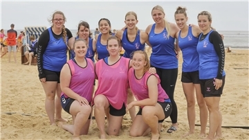 Frauen der HSG Unterweser beim Beachturnier.