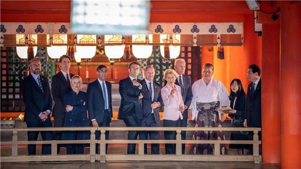 Besuch im Itsukushima-Schrein auf der Insel Miyajima.
