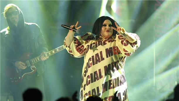 Beth Ditto rockt während der Preisverleihung „1Live-Krone“ im Lokschuppen Bielefeld die Bühne.