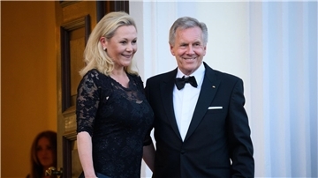 Bettina Wulff mit ihrem Ex-Partner, dem ehemaligen Bundespräsidenten Christian Wulff. Heute hat sie einen neuen Partner ‒ und einen neuen Job. (Archivbild)