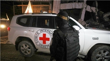 Hamas übergibt zwei Leichen – Geiseln identifiziert Bewaffnetes Hamas-Mitglied bei Übergabe von Geisel-Leichen. (Archivbild)