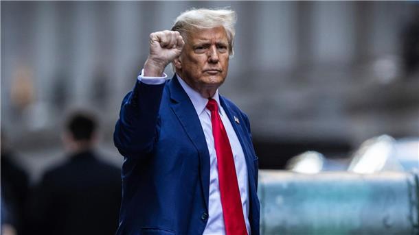 Betrugsprozess vor Abschluss - Trump teilt erneut aus  Bezeichnet sich abermals als „unschuldigen Mann“: Donald Trump.