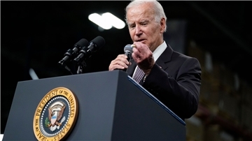 Biden werde per Präsidentenerlass das Justiz- und das Gesundheitsministerium auffordern, die Bewertung von Cannabis beschleunigt zu prüfen, wie das Weiße Haus mitteilte.