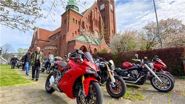 Biker-Gottesdienst in der Herz-Jesu-Kirche Eupener Straße mit anschließender Gruppen-Rundfahrt.