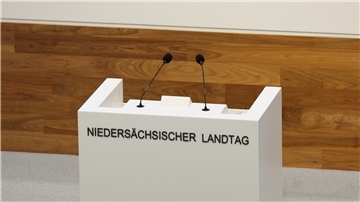 Blick in den leeren Plenarsaal vom Landtag am Tag der Landtagswahl in Niedersachsen