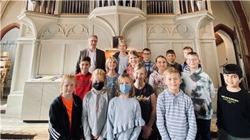 Kinder lernen die Jacobi-Orgel kennen