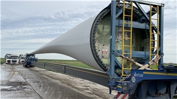 Rotorblätter für Butjadinger XXL-Windrad angeliefert