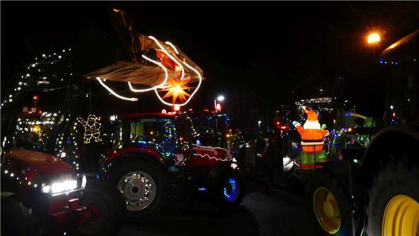 Trecker-Demo mit viel Bling-Bling Trecker-Demo mit viel Bling-Bling