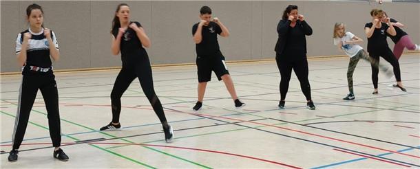 Seit 2018 zum ersten Mal wieder Gürtelprüfungen beim Kickbox-Team Rodenkirchen Gürtelprüfungen beim Kickbox-Team Rodenkirchen