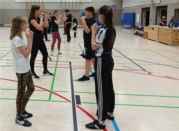 Seit 2018 zum ersten Mal wieder Gürtelprüfungen beim Kickbox-Team Rodenkirchen Gürtelprüfungen beim Kickbox-Team Rodenkirchen