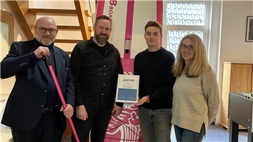 Spendenübergabe beim Verein Die Schleuse