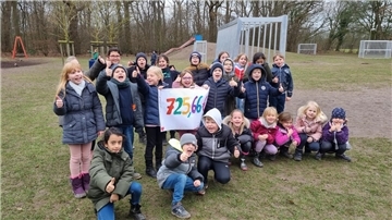 Kinder und Erzieherinnen machen sich stark für Erdbebenopfer