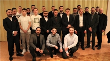 Kfz-Mechatroniker nun mit Gesellenbrief Kfz-Mechatroniker