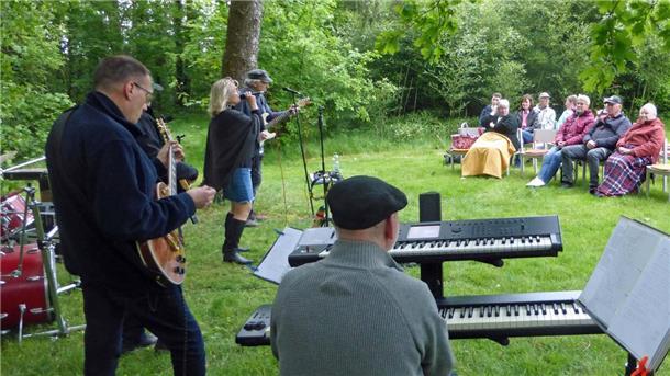Kranich Band begeistert mit Open-Air-Konzert