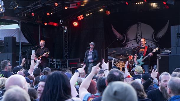 (Mit großer Bildergalerie) Harte Riffs und heiße Stimmung beim Rock House Festival