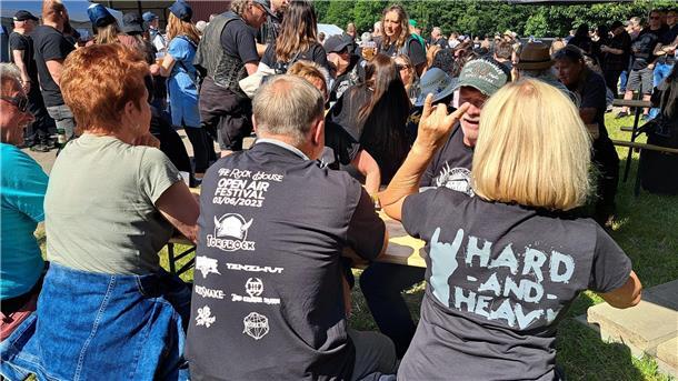 (Mit großer Bildergalerie) Harte Riffs und heiße Stimmung beim Rock House Festival