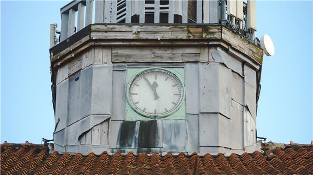 Große Pläne, tristes Bild