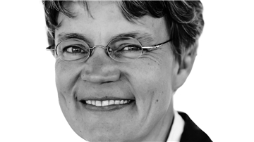 Eine Frau mit Brille.