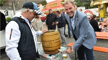 Fassanstich mit Männern